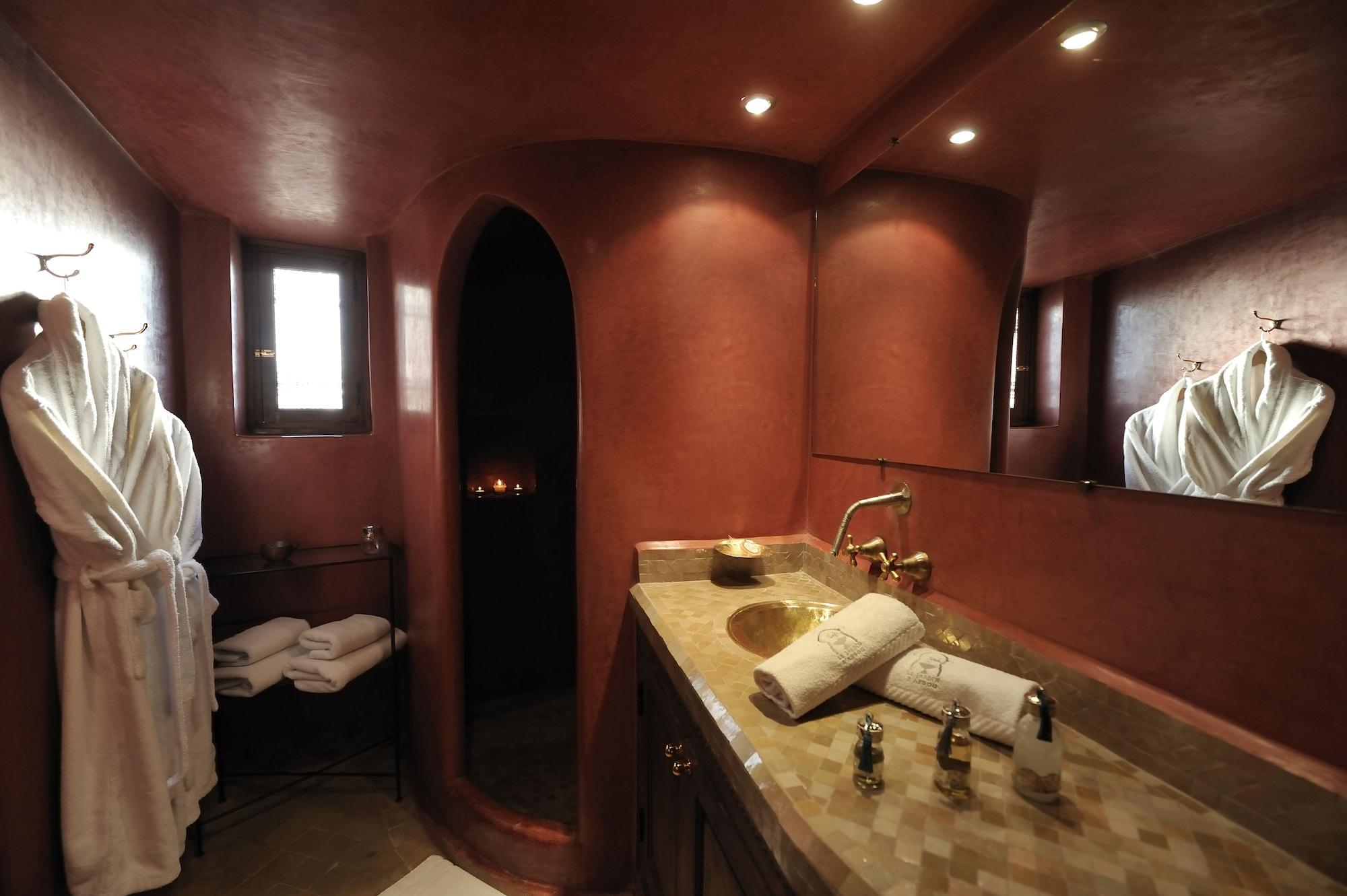 Riad Le Jardin D'Abdou Марракеш Екстер'єр фото Bathroom at the Hotel Amanjena