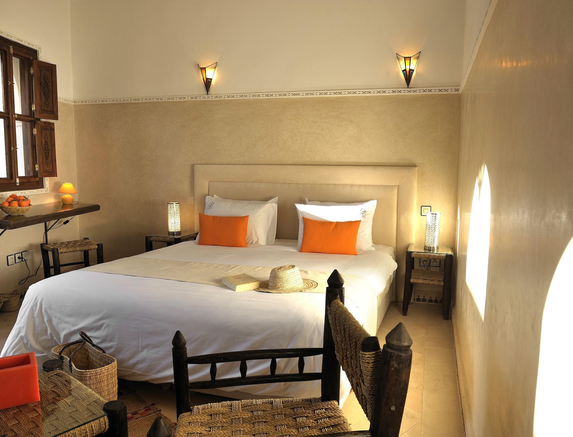 Riad Le Jardin D'Abdou Марракеш Екстер'єр фото A bedroom in a Moroccan riad