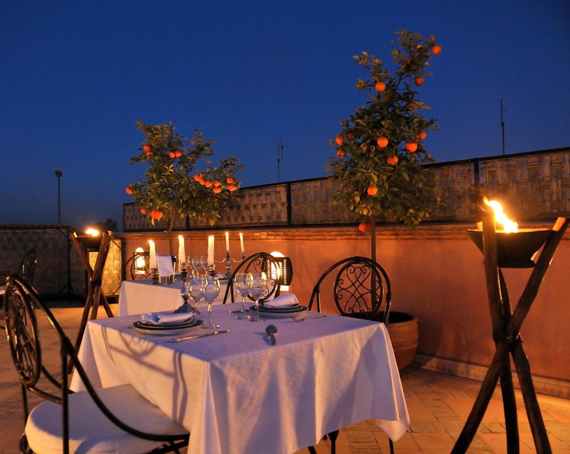 Riad Le Jardin D'Abdou Марракеш Екстер'єр фото Rooftop dining at the hotel